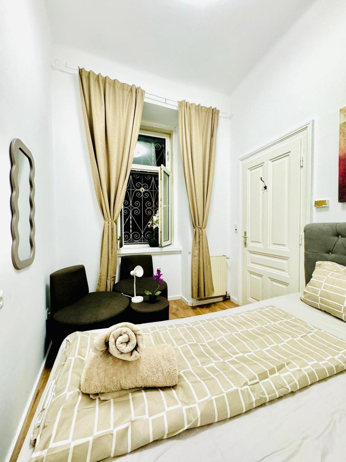 Cozy 9Br Shared Apartment, Only 12Min Walk To Augarten Вена Экстерьер фото