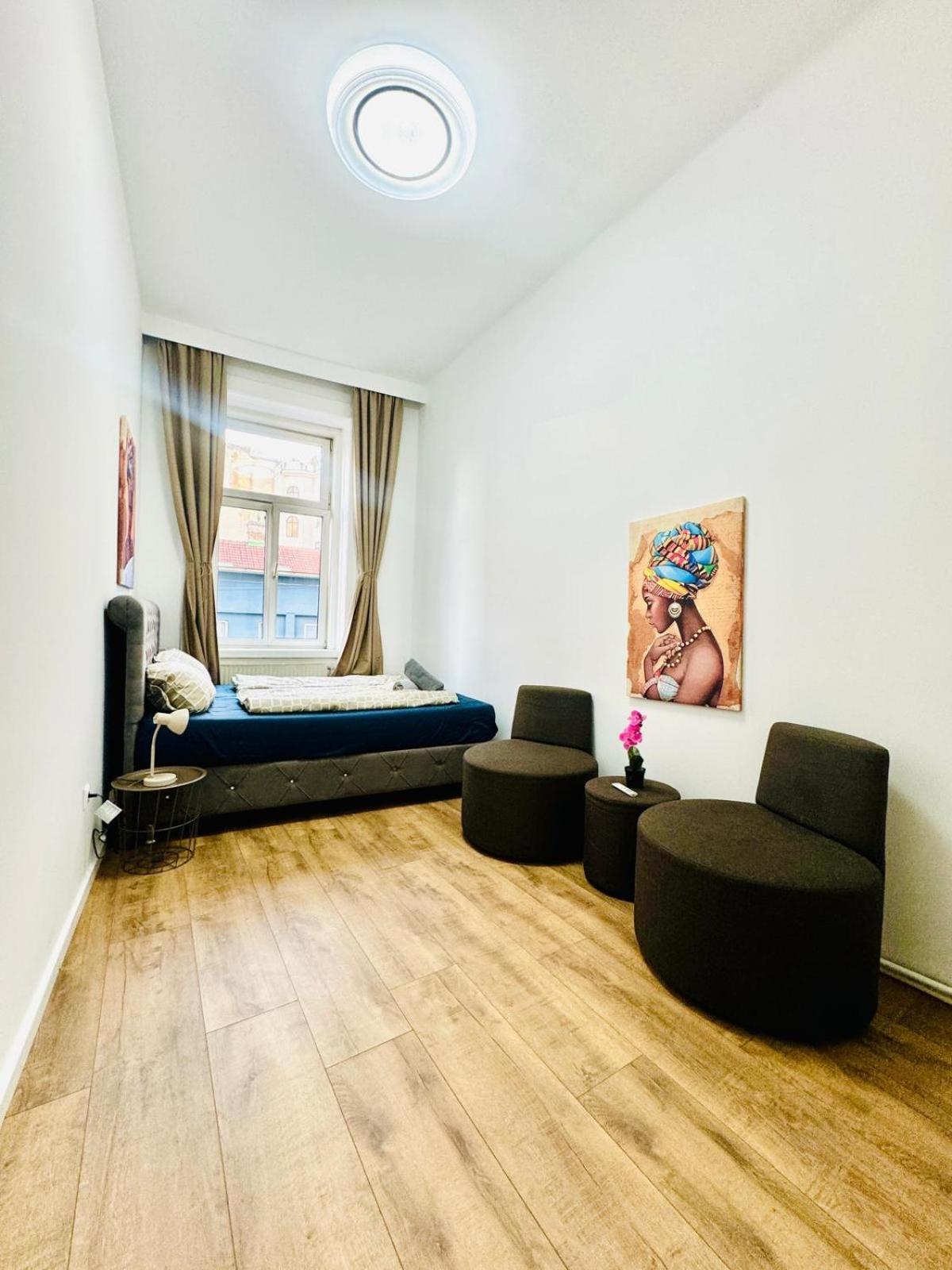 Cozy 9Br Shared Apartment, Only 12Min Walk To Augarten Вена Экстерьер фото