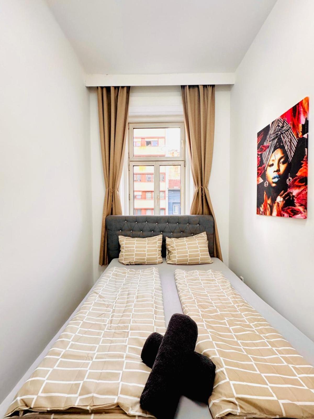 Cozy 9Br Shared Apartment, Only 12Min Walk To Augarten Вена Экстерьер фото