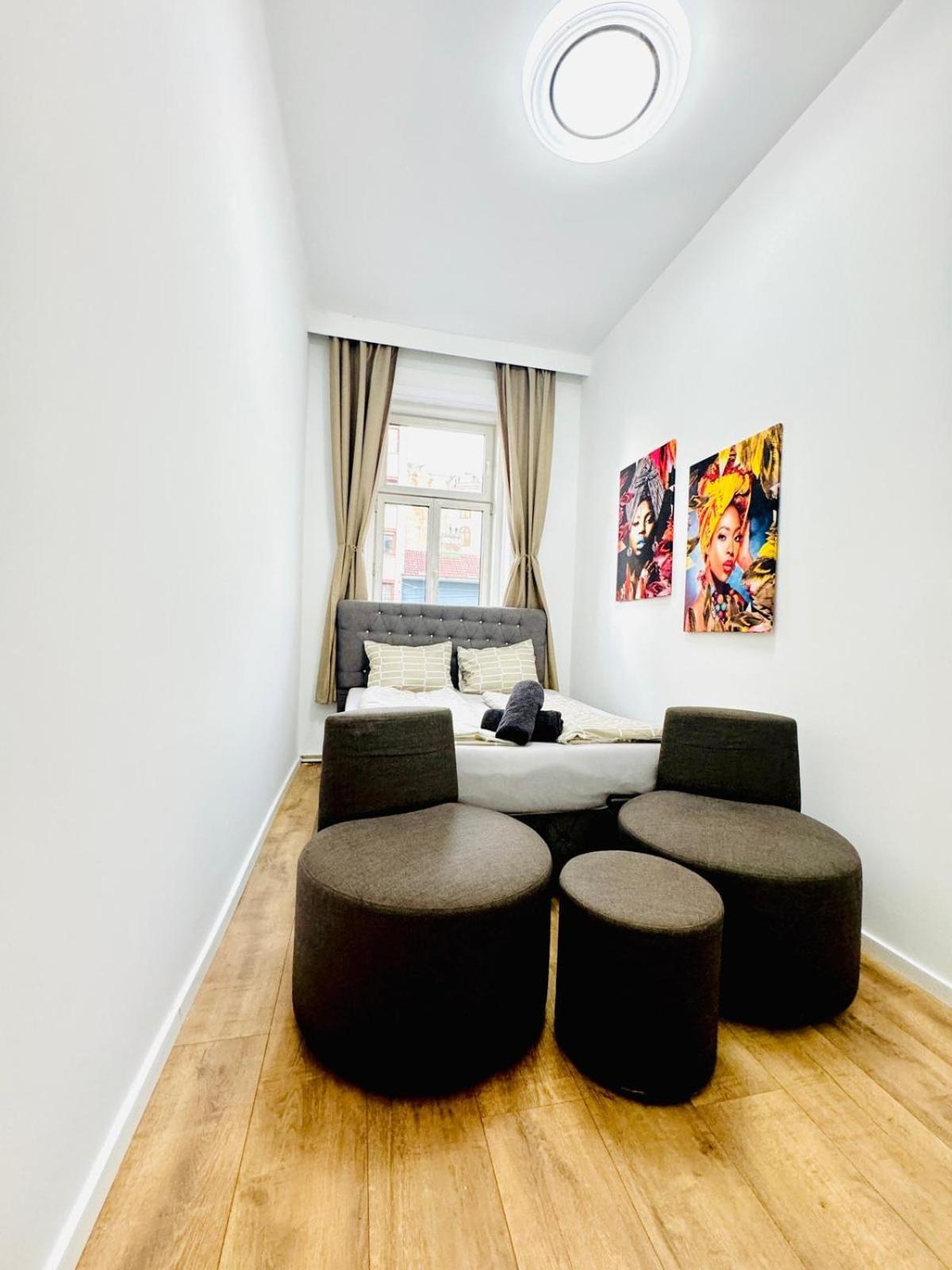 Cozy 9Br Shared Apartment, Only 12Min Walk To Augarten Вена Экстерьер фото