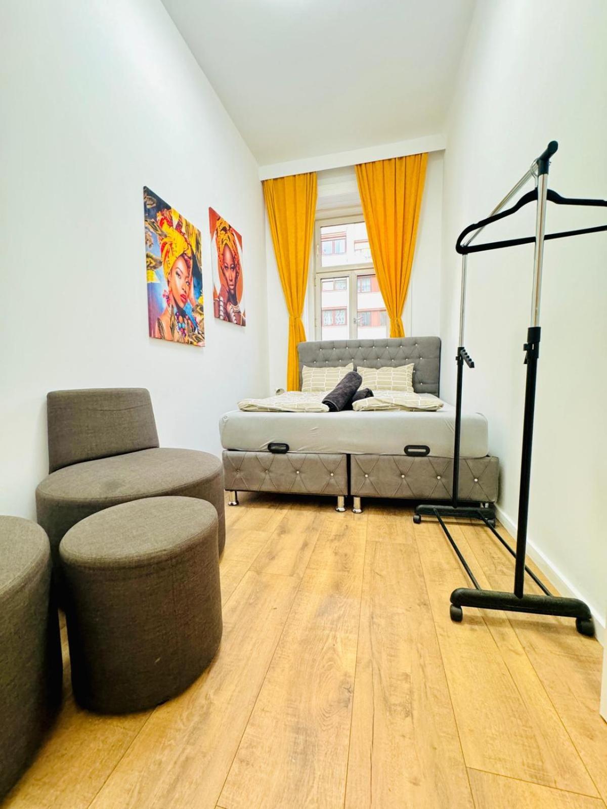 Cozy 9Br Shared Apartment, Only 12Min Walk To Augarten Вена Экстерьер фото