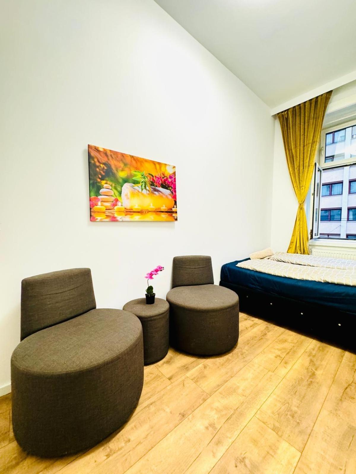 Cozy 9Br Shared Apartment, Only 12Min Walk To Augarten Вена Экстерьер фото