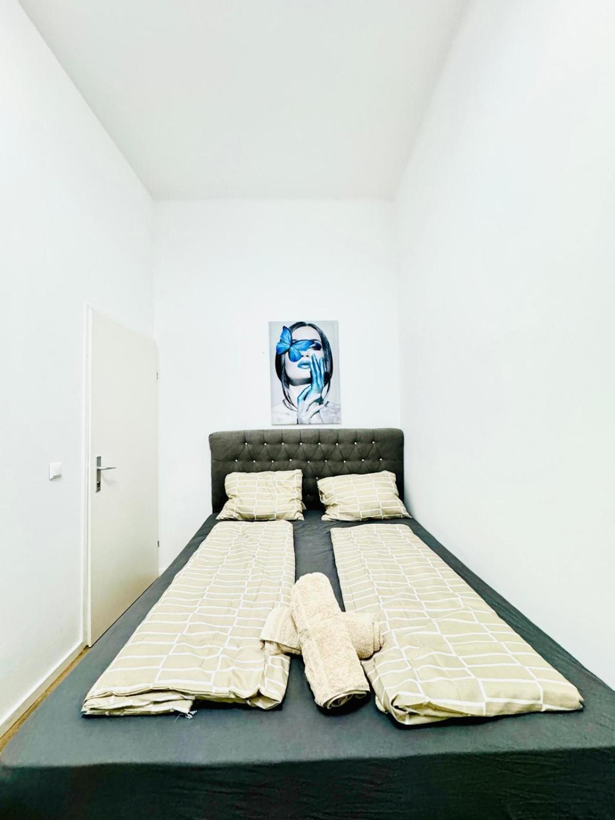 Cozy 9Br Shared Apartment, Only 12Min Walk To Augarten Вена Экстерьер фото