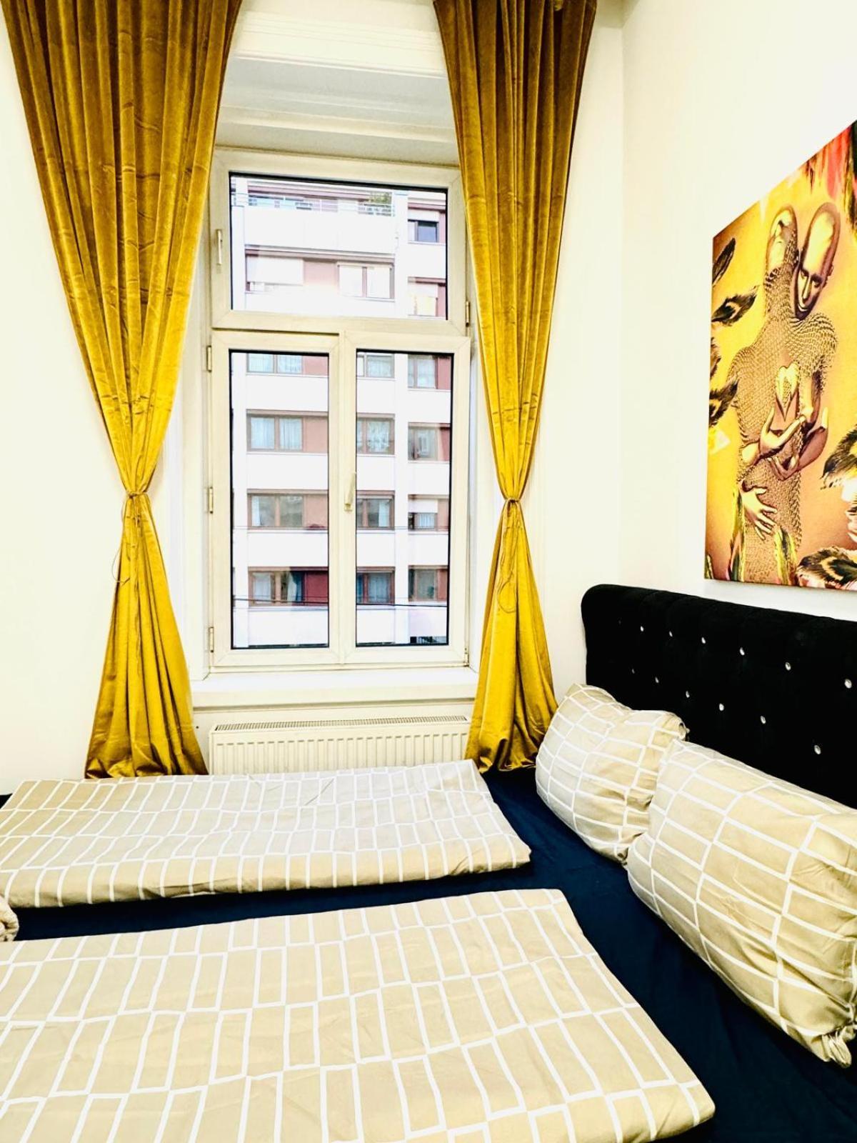Cozy 9Br Shared Apartment, Only 12Min Walk To Augarten Вена Экстерьер фото