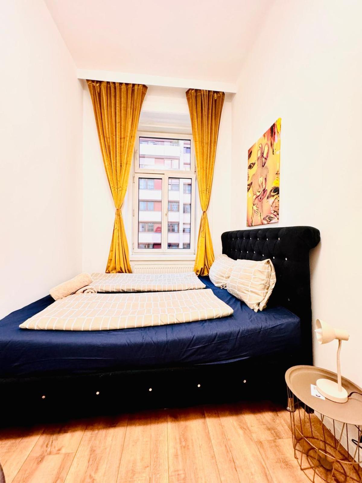 Cozy 9Br Shared Apartment, Only 12Min Walk To Augarten Вена Экстерьер фото