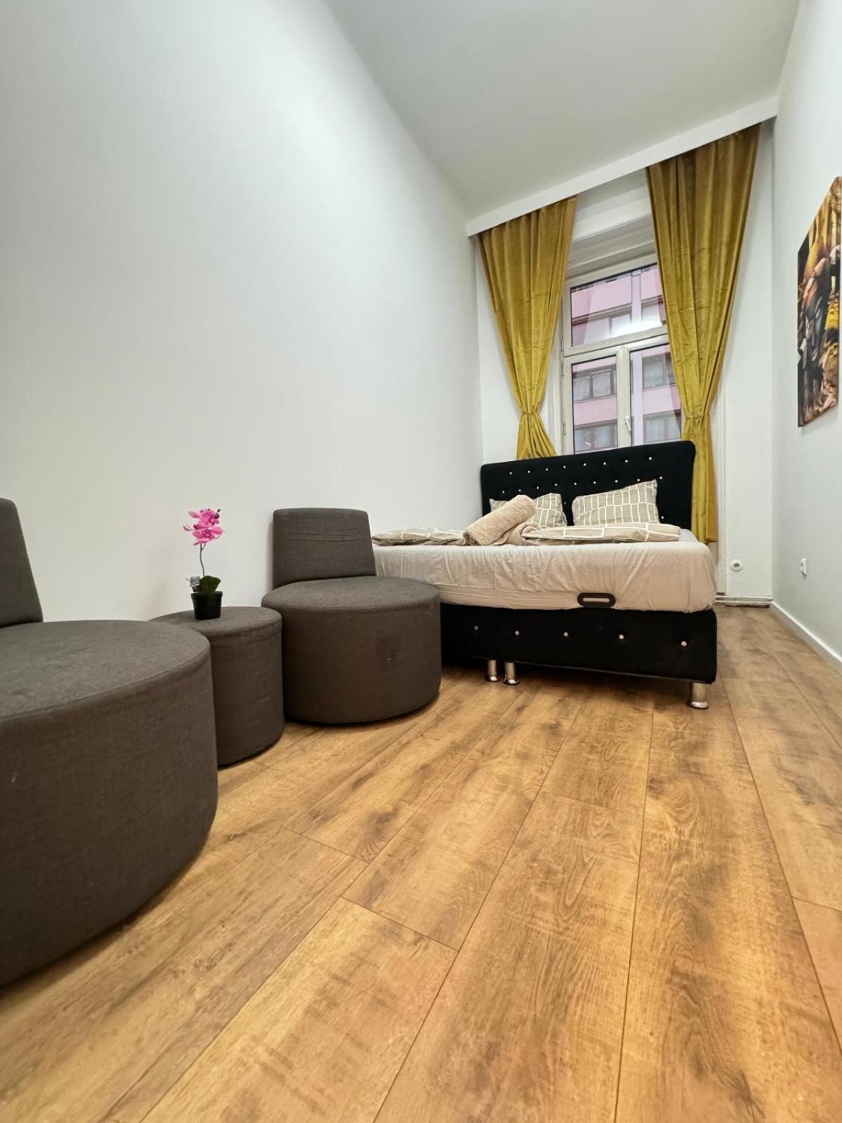 Cozy 9Br Shared Apartment, Only 12Min Walk To Augarten Вена Экстерьер фото