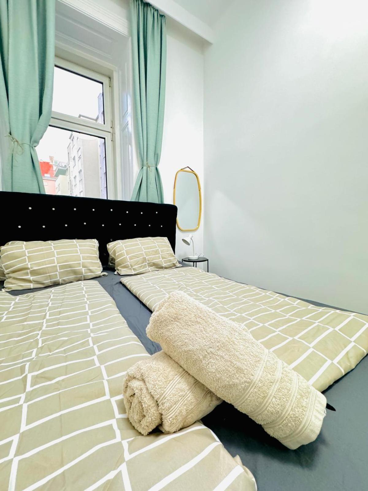Cozy 9Br Shared Apartment, Only 12Min Walk To Augarten Вена Экстерьер фото