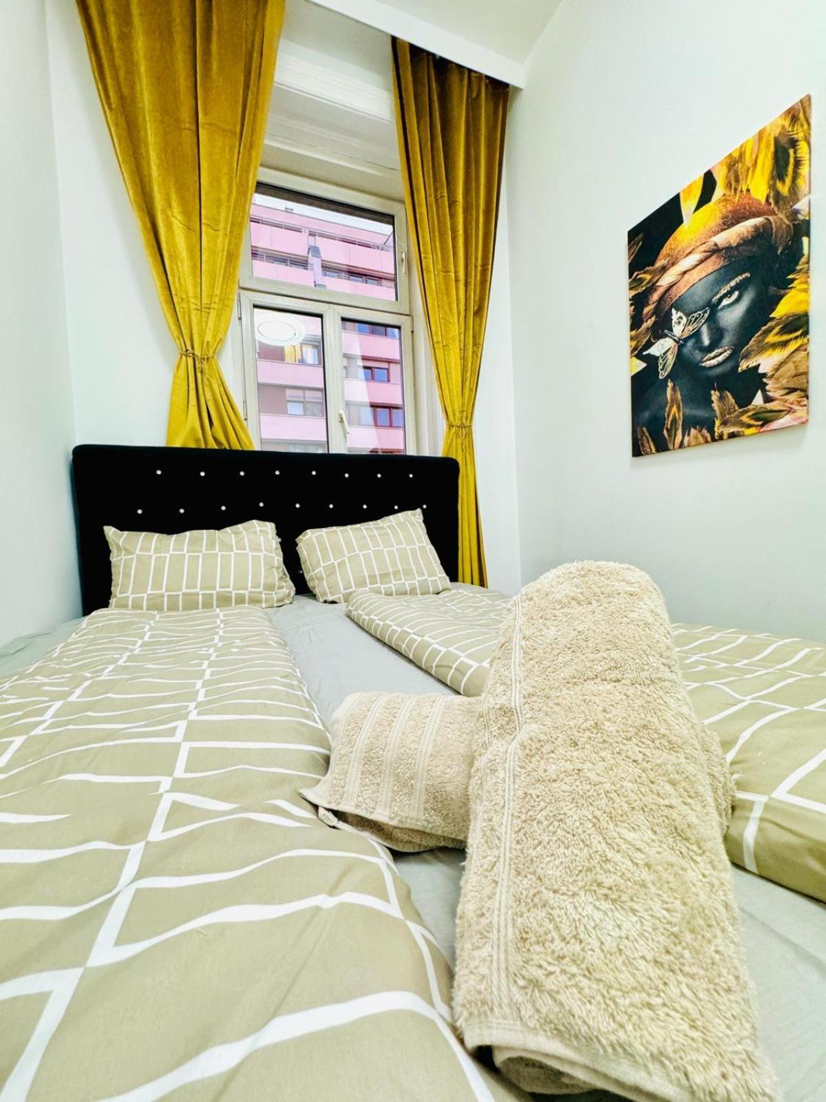 Cozy 9Br Shared Apartment, Only 12Min Walk To Augarten Вена Экстерьер фото