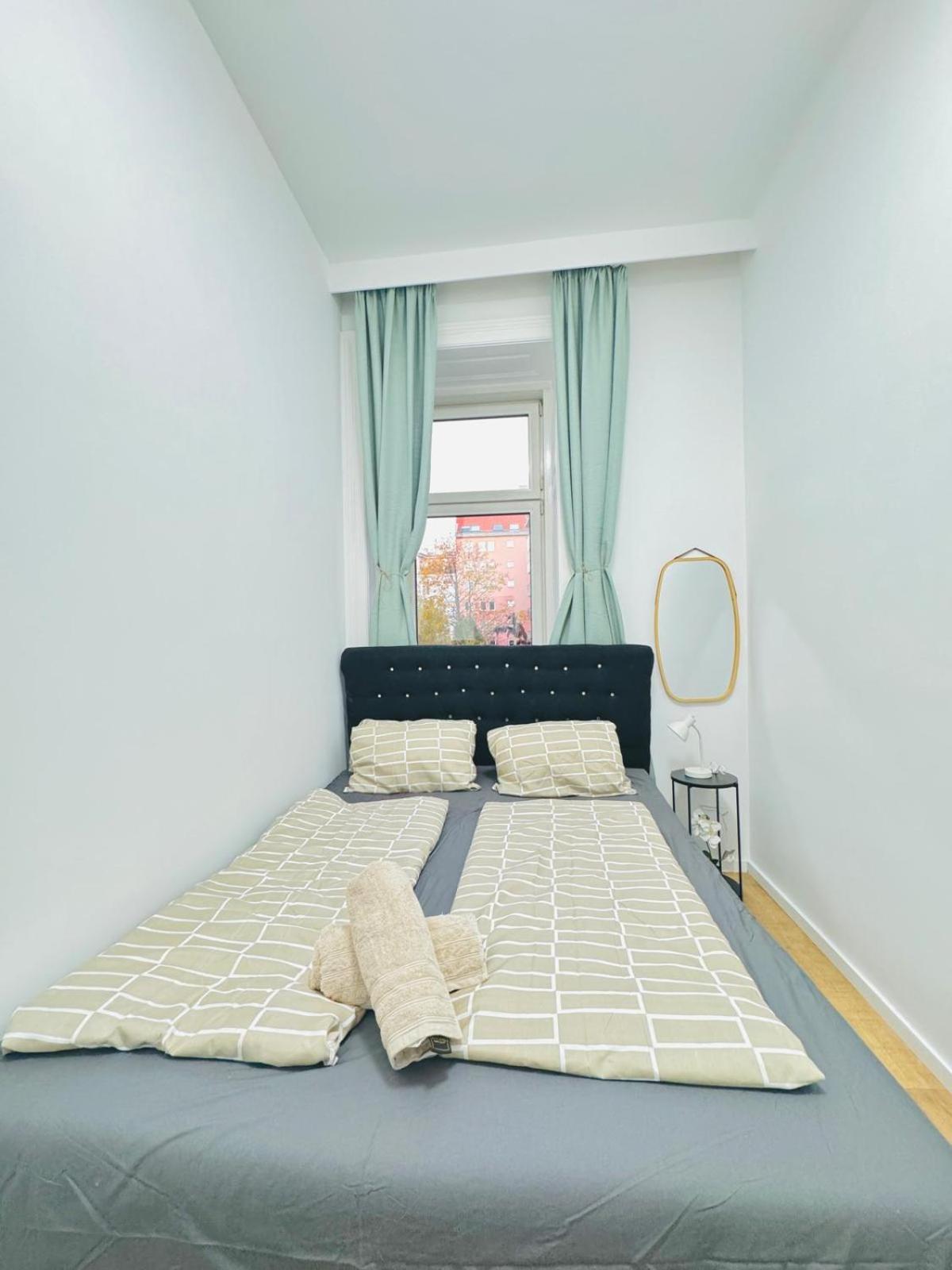 Cozy 9Br Shared Apartment, Only 12Min Walk To Augarten Вена Экстерьер фото
