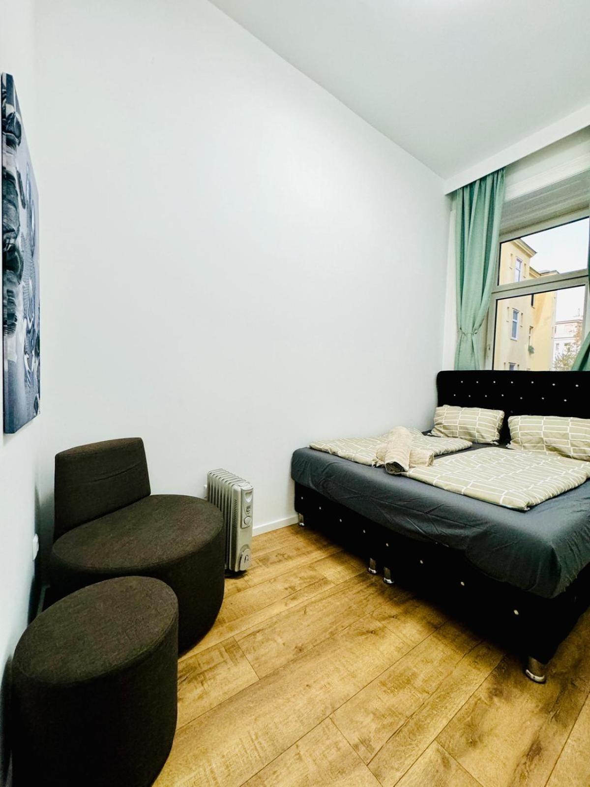 Cozy 9Br Shared Apartment, Only 12Min Walk To Augarten Вена Экстерьер фото